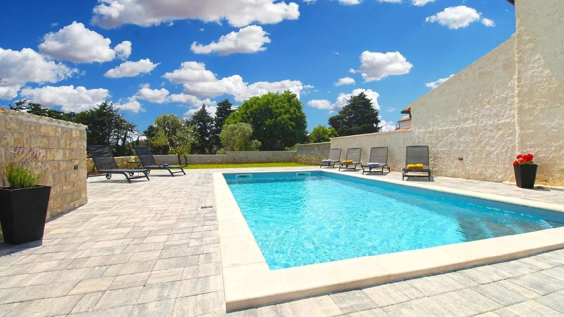 Ferienhaus Mit Privatpool Fuer 6 Personen Ca 125 Qm In Liznjan, Istrien Suedkueste Von Istrien Croatia