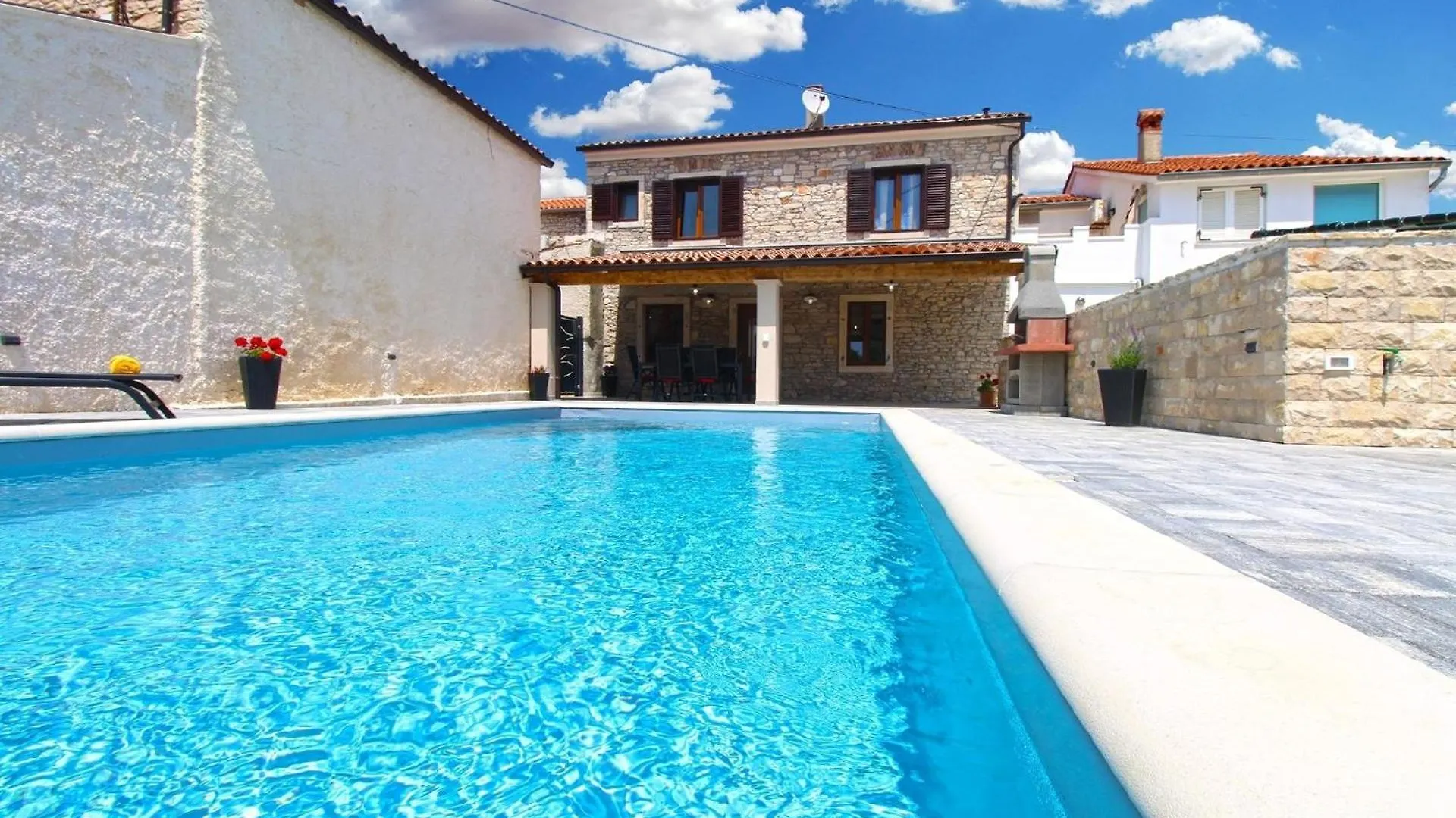 Ferienhaus Mit Privatpool Fuer 6 Personen Ca 125 Qm In Liznjan, Istrien Suedkueste Von Istrien Holiday home Liznjan