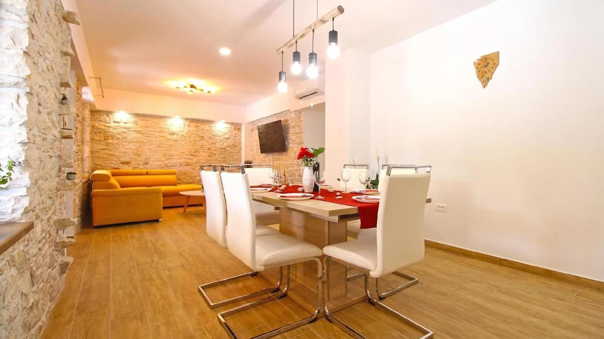 Ferienhaus Mit Privatpool Fuer 6 Personen Ca 125 Qm In Liznjan, Istrien Suedkueste Von Istrien