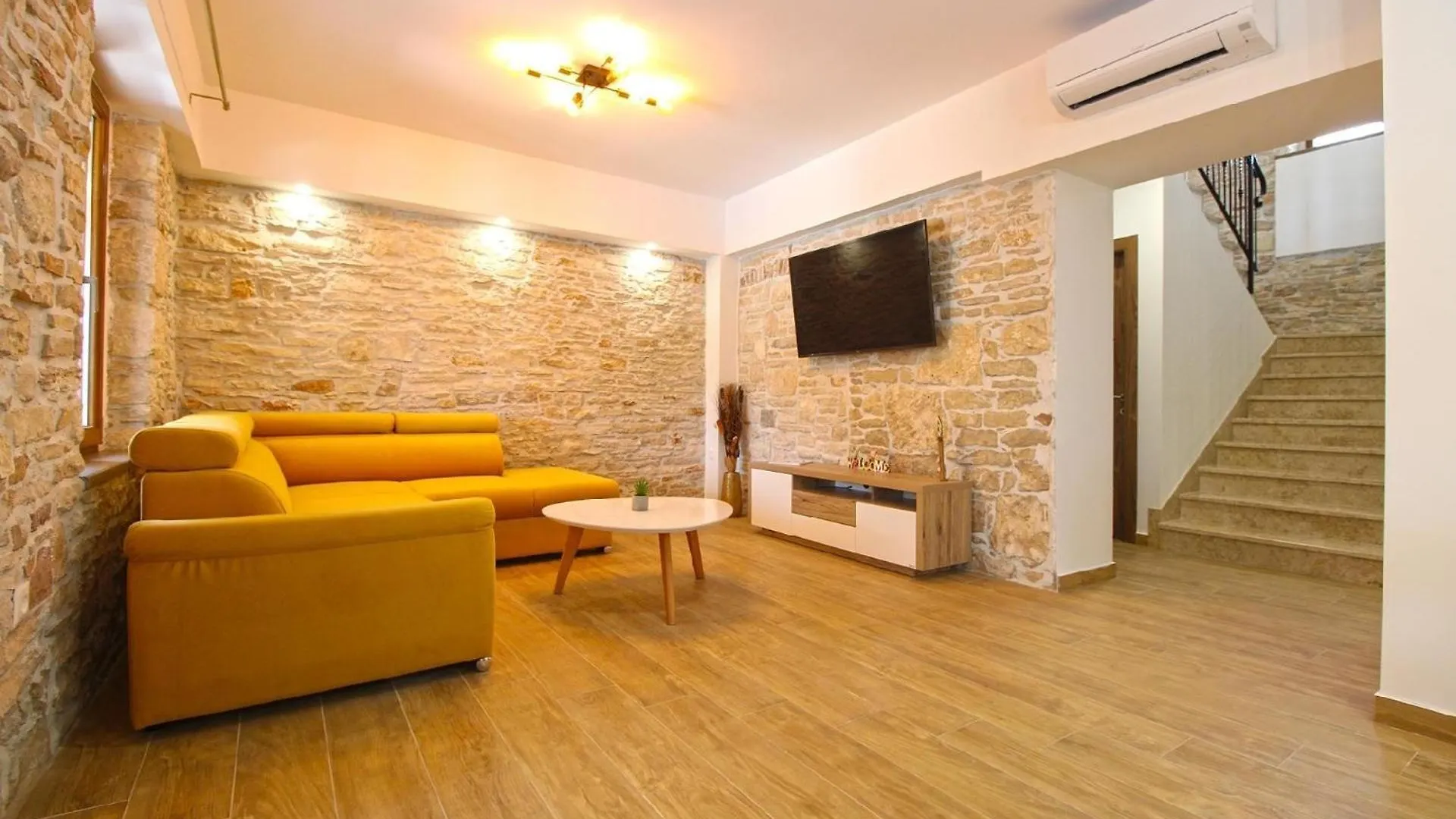 Ferienhaus Mit Privatpool Fuer 6 Personen Ca 125 Qm In Liznjan, Istrien Suedkueste Von Istrien 0*, Liznjan Croatia